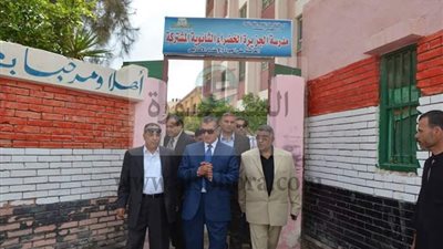 محافظ كفرالشيخ يتفقد لجان إمتحانات النقل بمدرسة الجزيرة الخضراء الثانوية بمطوبس 