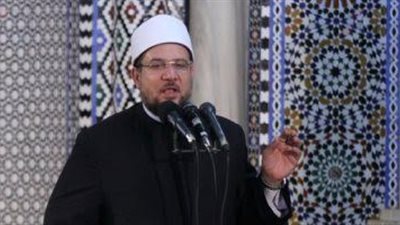 خطيب الجمعة بمسجد بالجيزة يتهم الوزيرعلى المنبر بإهدار المال العام
