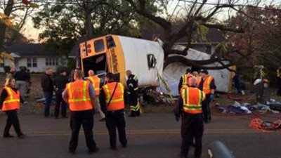 مصرع 29 تلميذا ومدرسين وسائق فى انقلاب حافلة مدرسية
