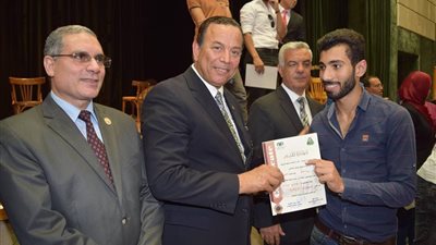 رئيس جامعة المنوفية يشهد حفل ختام الأنشطة الطلابية للعام الحالي 