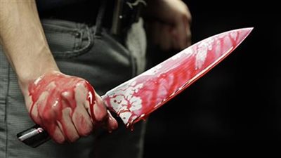 تاجر بالاسكندرية يطعن مدرس لضبطة مع زوجة والدة بغرفة نومها