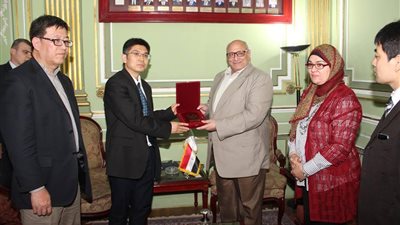 جامعة عين شمس تبحث تعاون مصري صيني 