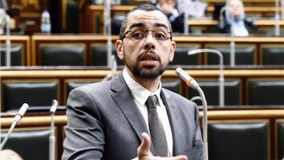 عضو بالبرلمان: السوق السوداء وغياب الرقابة يرفعان طابع التأمين الصحي لـ 150 جنيها.. والمواطن يعانى