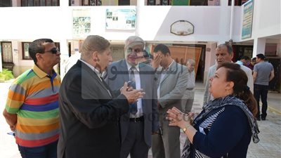محافظ الإسماعيلية يتفقد لجان امتحانات الابتدائية والاعدادية 