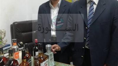 ضبط خمور أجنبية مع راكب برحلة نيويورك الأقصر