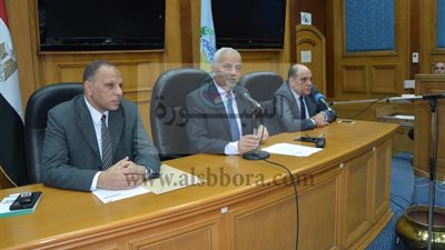 التعليم تناقش الترتيبات النهائية لامتحانات الثانوية العامة مع رؤساء مراكز توزيع كراسات الامتحان