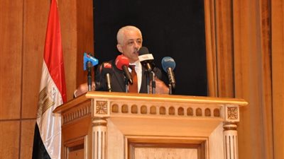 طارق شوقى:حل مشكلة الكثافة بالفصول الدراسية.. توفيرآلات كاتبة بطريقة برايل للطلاب المكفوفين 