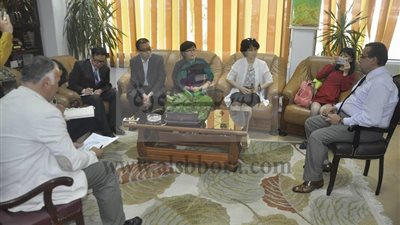 وفد اكاديمية بكين يستعرض التعاون مع جامعة قناة السويس