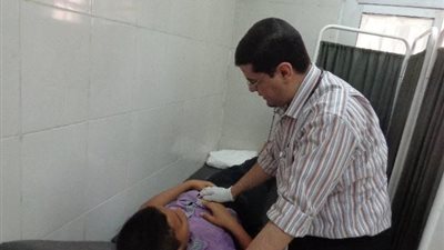 قافلة جامعة المنوفية تقوم بالكشف وتقدم العلاج لاهالى قرية صفط جدام