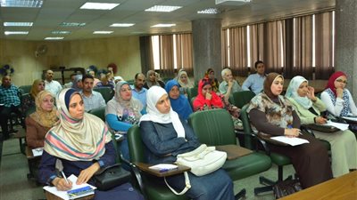 جامعة أسيوط تختتم أعمال دورة تدريبية للعاملين بالصناديق الخاصة