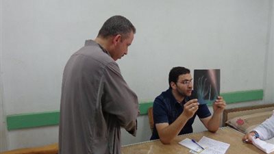 قافلة جامعة المنوفية تقوم بالكشف وتقدم العلاج لاهالى قرية صفط جدام