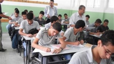 677030 طالبًا وطالبة يؤدون امتحانات الدبلومات الفنية.. اليوم 